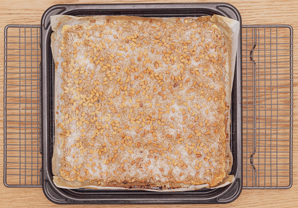 Coca de llardons o chicharrones