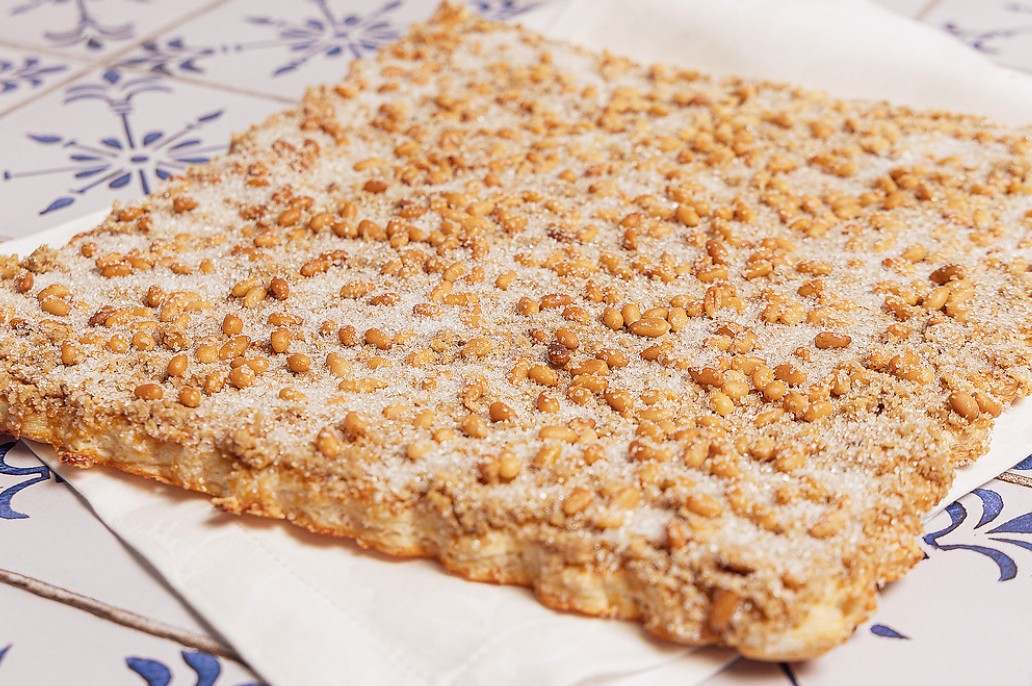 Coca de llardons o chicharrones
