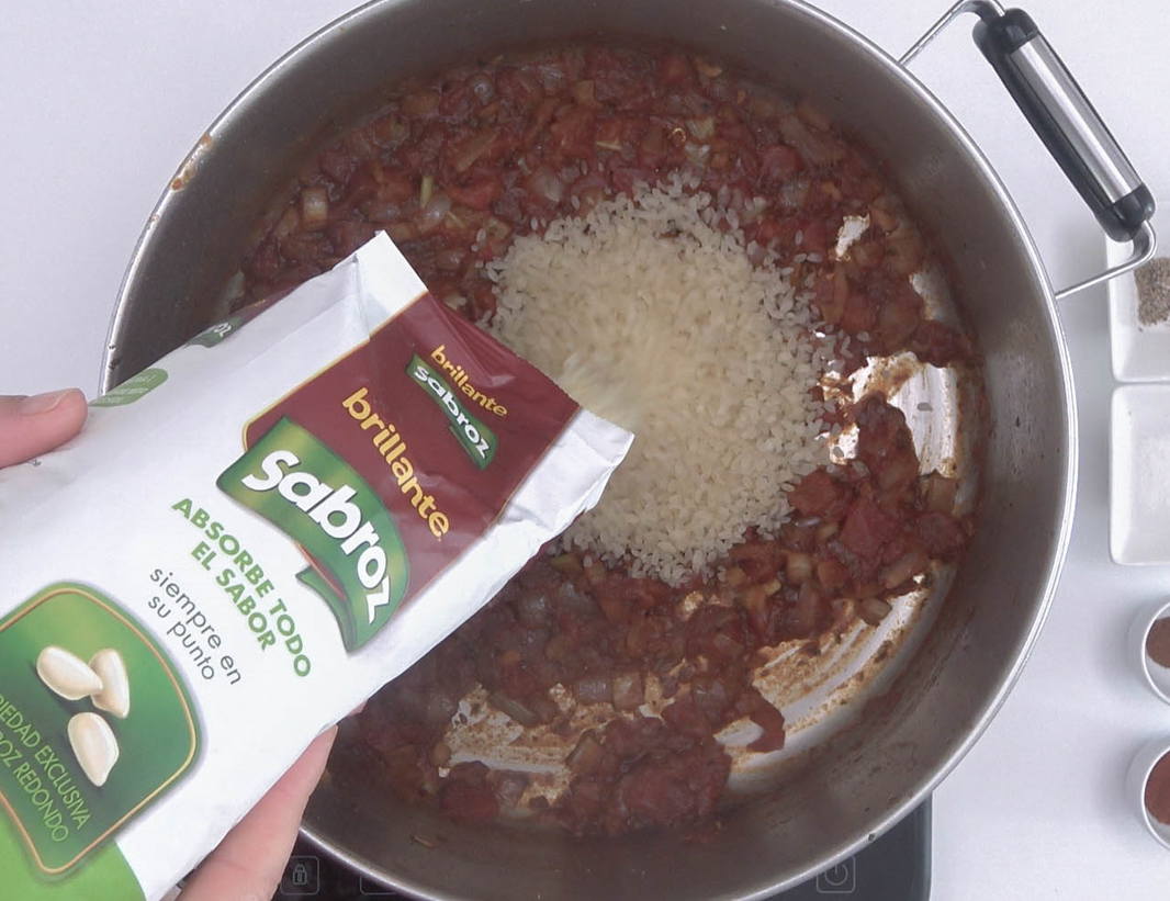 Arroz Jambalaya. Receta tradicional de la cocina criolla
