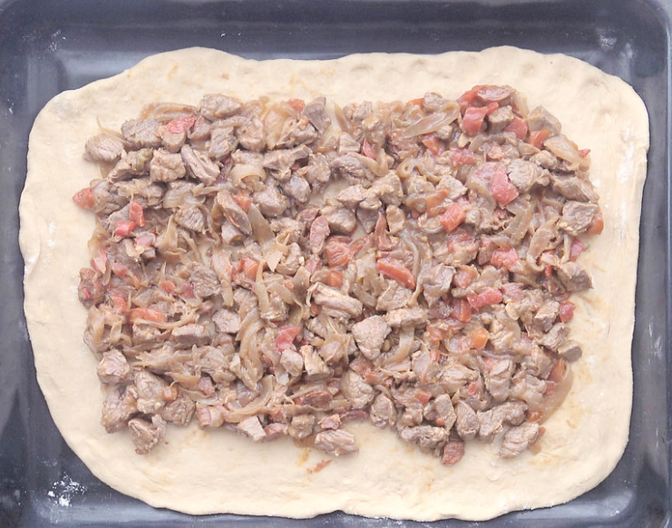 Empanada gallega rellena de carne