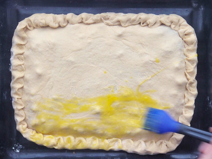 Empanada gallega rellena de carne