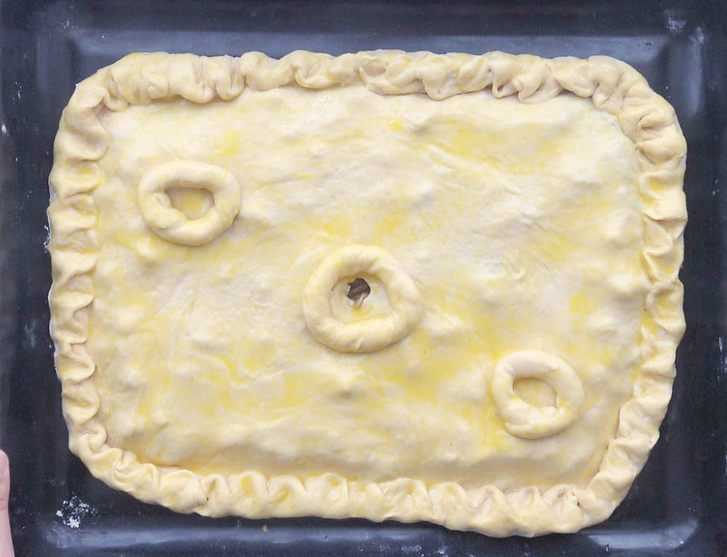 Empanada gallega rellena de carne