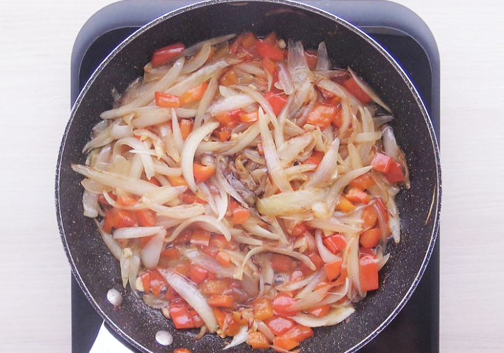 Empanada gallega rellena de carne