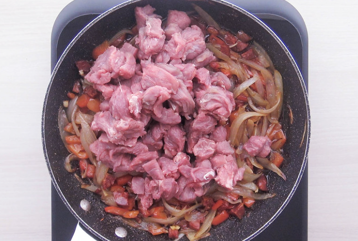Empanada gallega rellena de carne