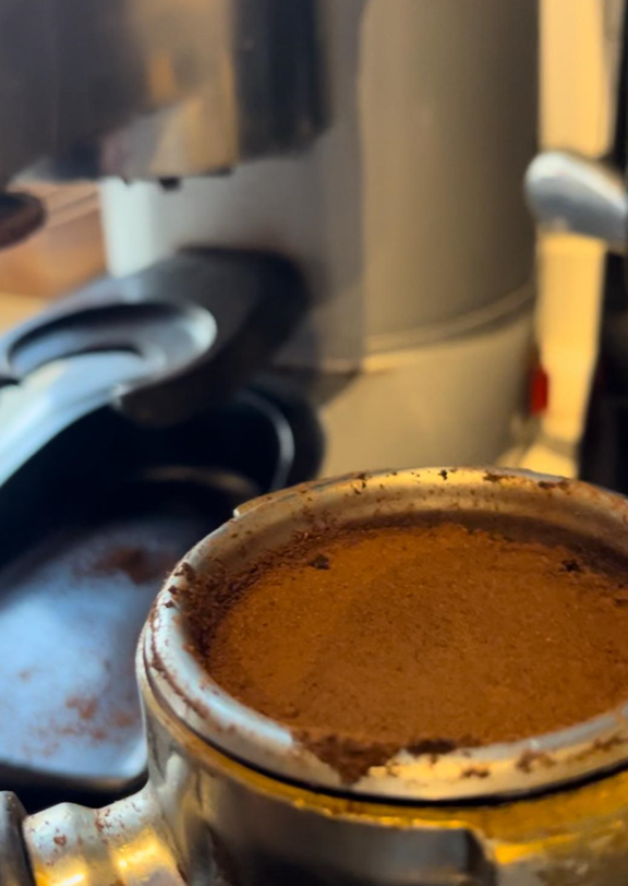 Cómo hacer un Flat White coffee, el café de moda
