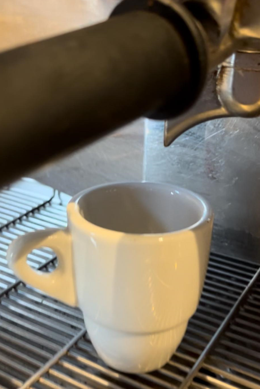 Cómo hacer un Flat White coffee, el café de moda