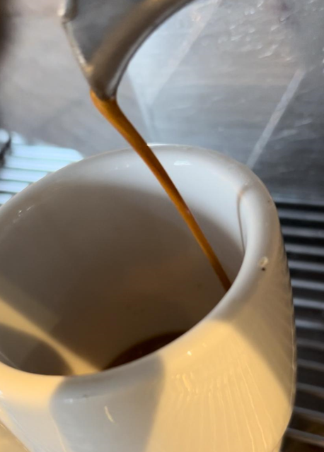 Cómo hacer un Flat White coffee, el café de moda