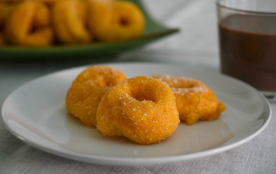 Buñuelos valencianos de calabaza. La rosquilla abuñuelada de las Fallas