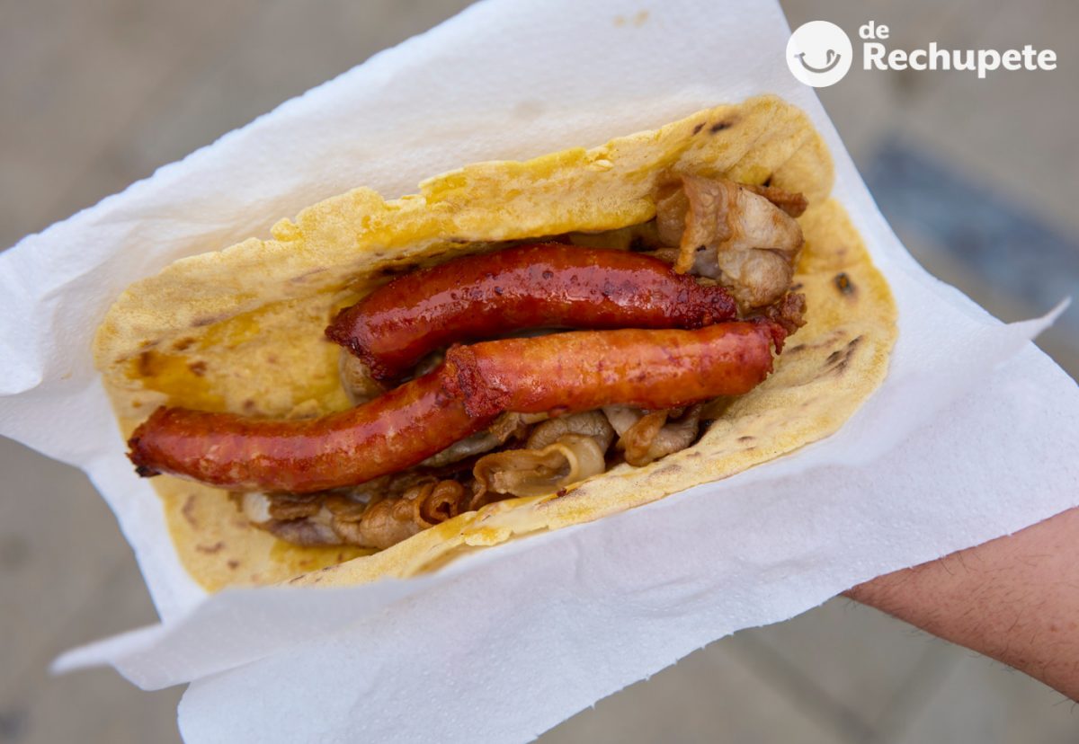 Talos vascos de maíz con txistorra (o chorizo)