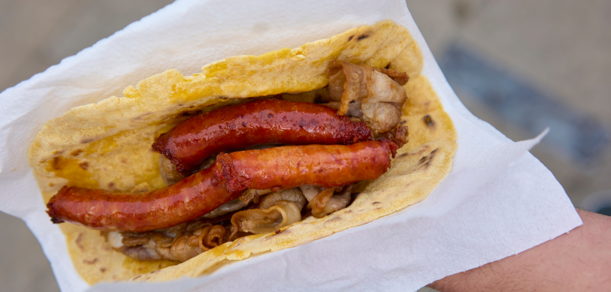 Talos vascos de maíz con txistorra (o chorizo)