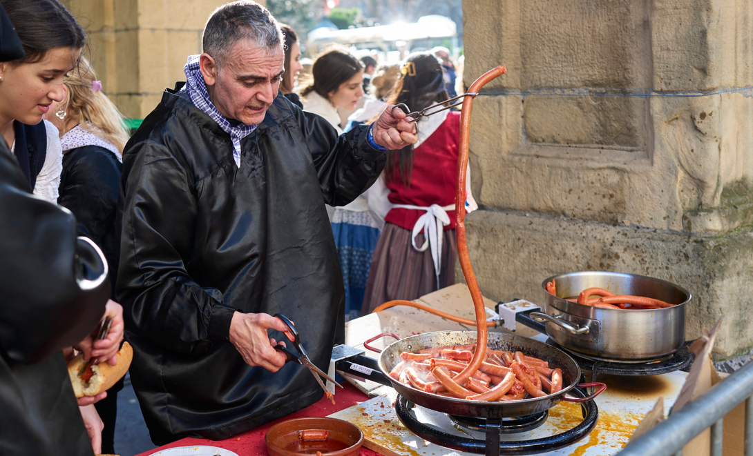 Talos vascos de maíz con txistorra (o chorizo)