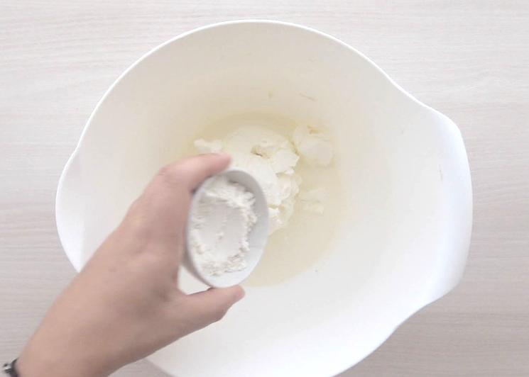 Receta de tarta de queso: Añadir la harina