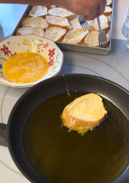 Cómo hacer torrijas caseras - Paso 10: freír las torrijas