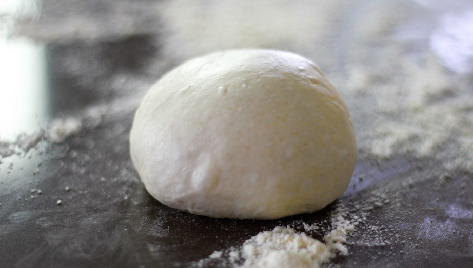 Masa de pizza casera, receta fácil que siempre sale bien