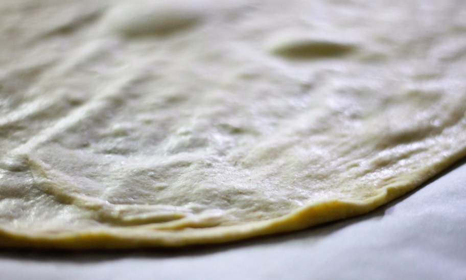 Masa de pizza casera, receta fácil que siempre sale bien