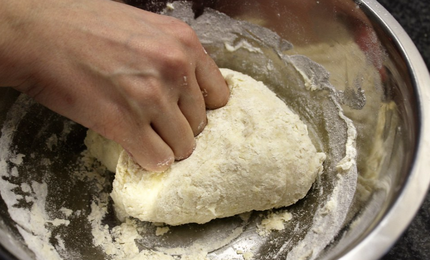 Masa de pizza casera, receta fácil que siempre sale bien