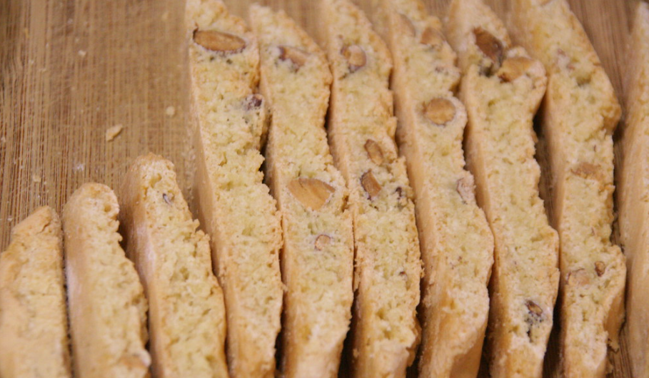 Cantucci o galletas italianas de almendra