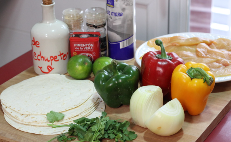 Fajitas mexicanas de pollo. chicken fajitas