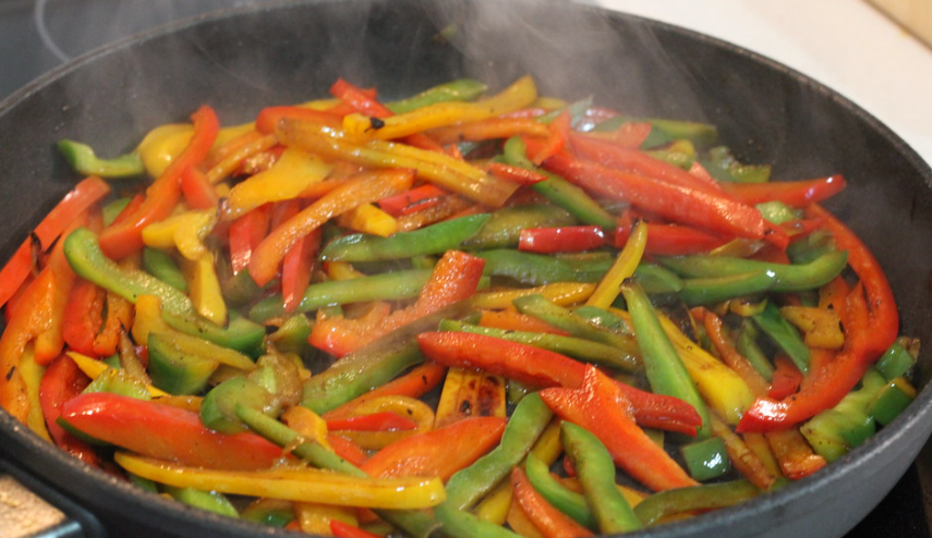 Fajitas mexicanas de pollo. chicken fajitas