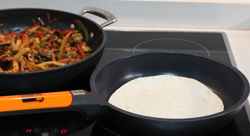 Fajitas mexicanas de pollo. chicken fajitas