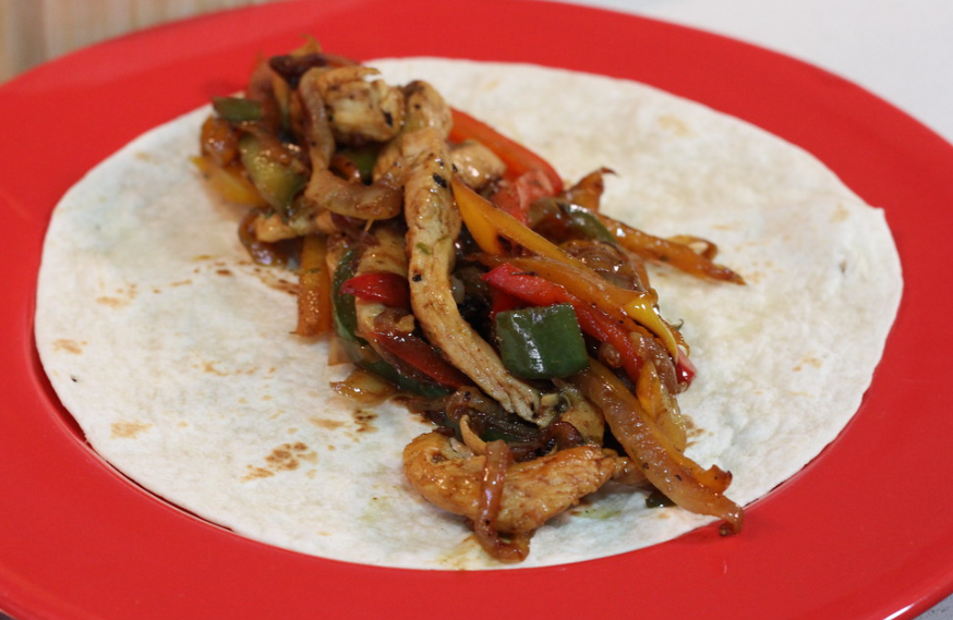 Fajitas mexicanas de pollo. chicken fajitas