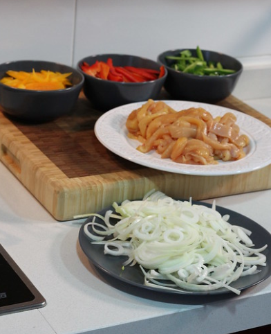 Fajitas mexicanas de pollo. chicken fajitas