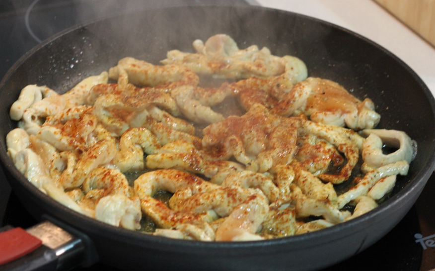 Fajitas mexicanas de pollo. chicken fajitas