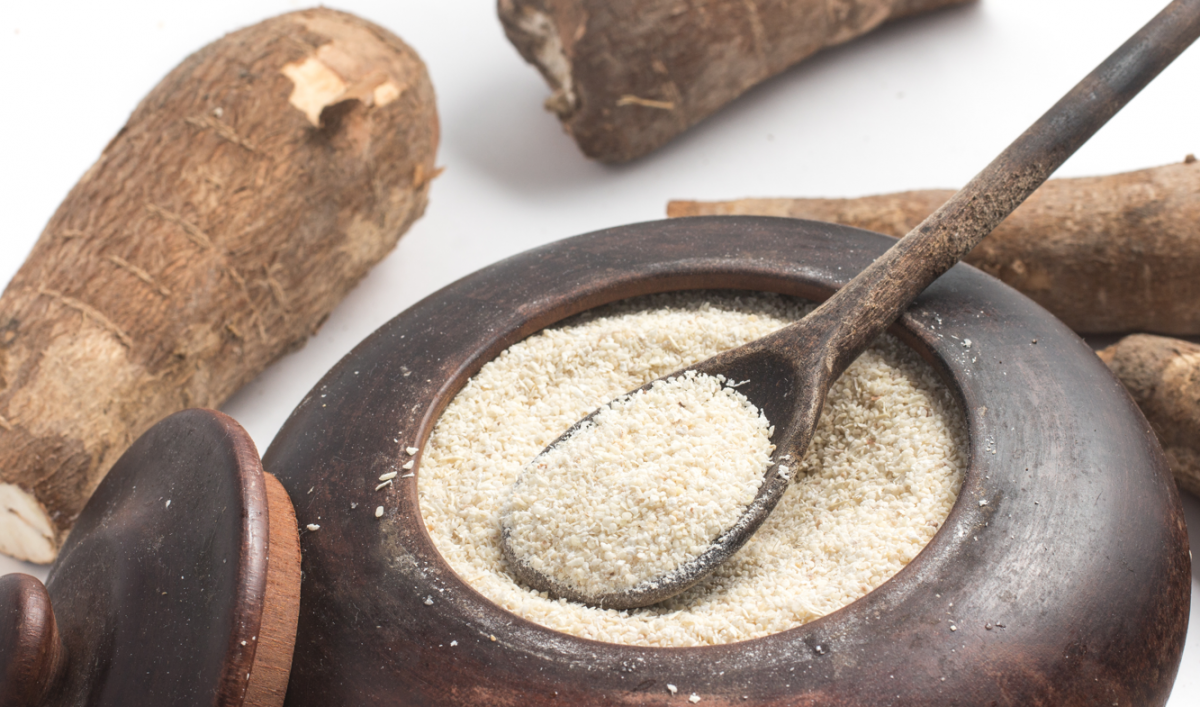 Harina de mandioca o yuca. ¿Qué es, cómo hacerla y emplearla y sustituirla en la cocina?