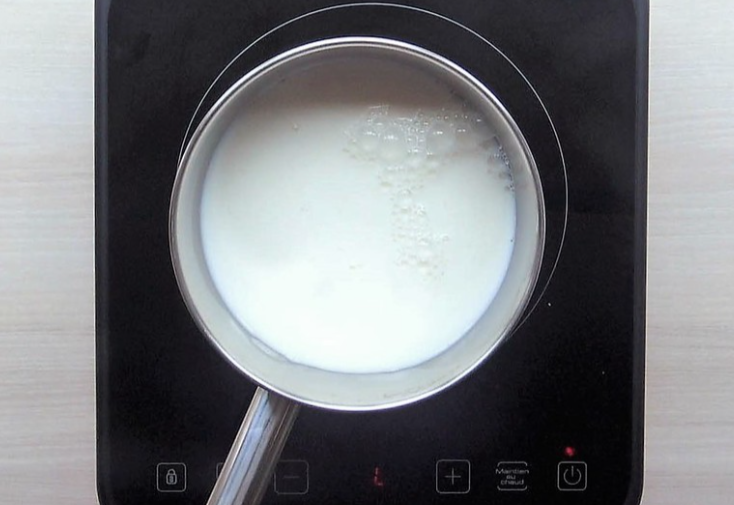 Receta de bechamel: calentar la leche