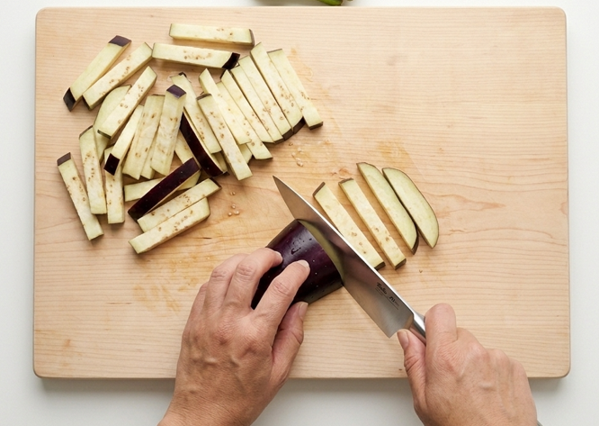 Berenjenas con miel fritas, un aperitivo crujiente y típico del sur