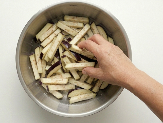 Berenjenas con miel fritas, un aperitivo crujiente y típico del sur