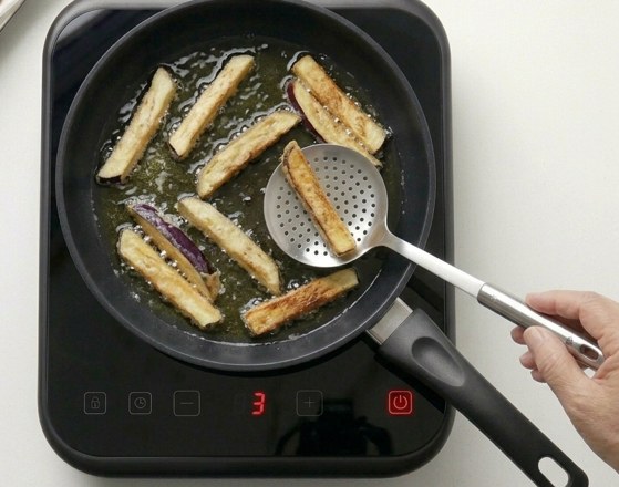 Berenjenas con miel fritas, un aperitivo crujiente y típico del sur