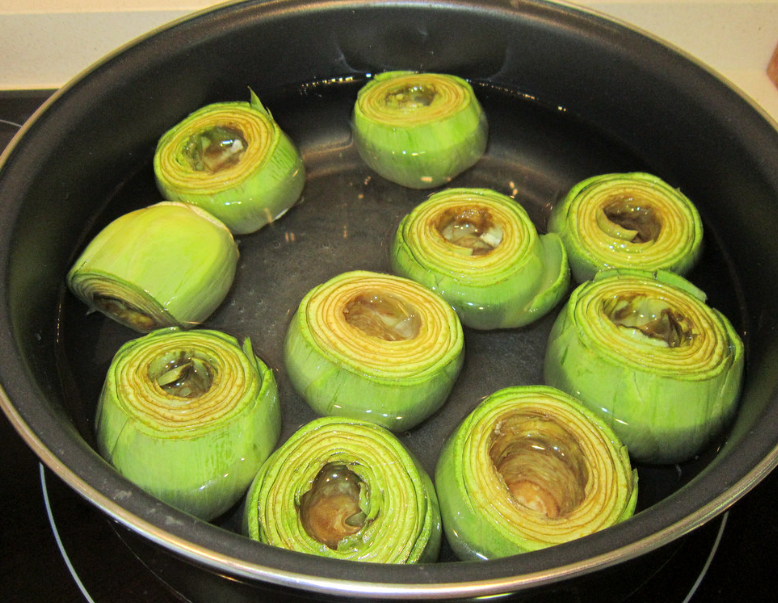 Alcachofas rellenas de jamón gratinadas al horno