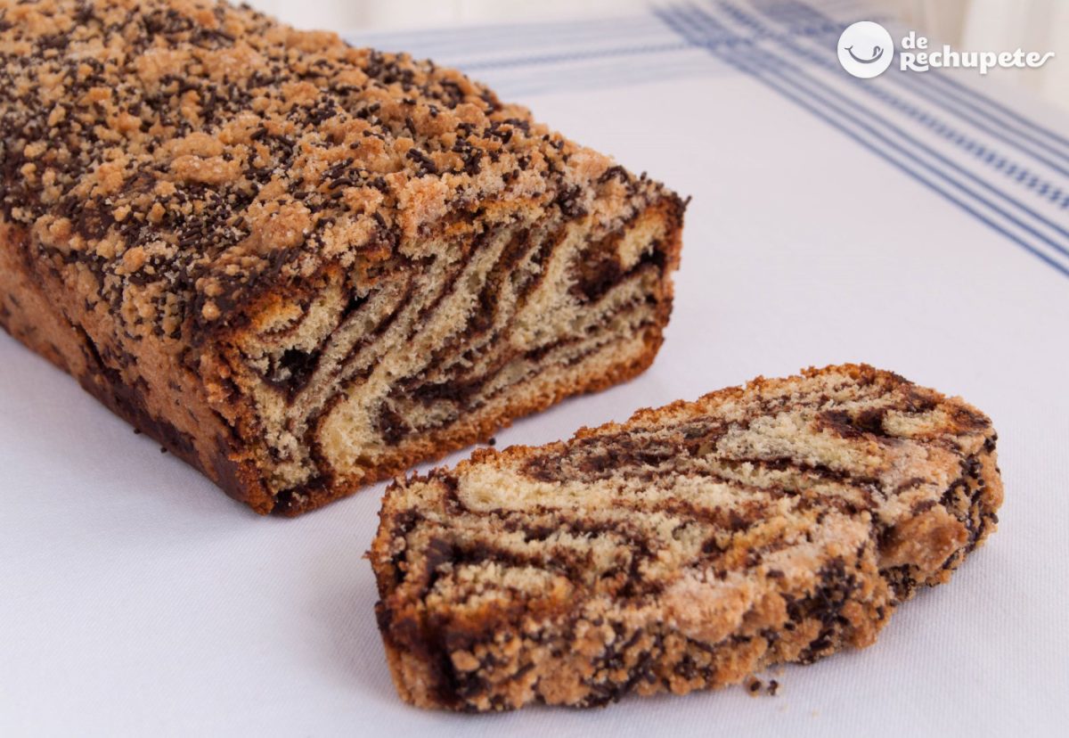 Babka de chocolate. Pastel tradicional con streusel crujiente