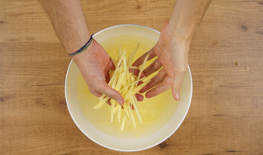 Patatas paja fritas y caseras. Versión tradicional y en freidora de aire