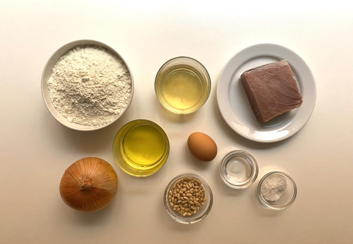 Coca amb tonyina. Receta tradicional alicantina