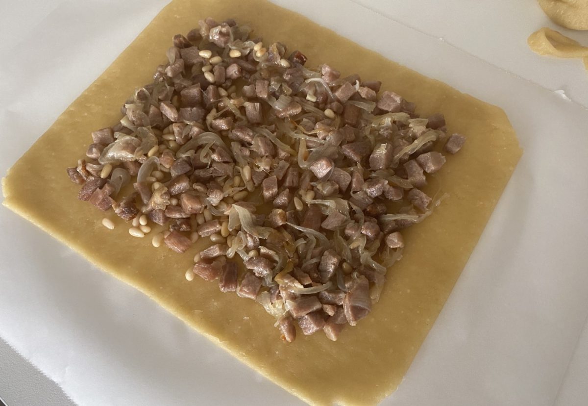 Coca amb tonyina. Receta tradicional alicantina