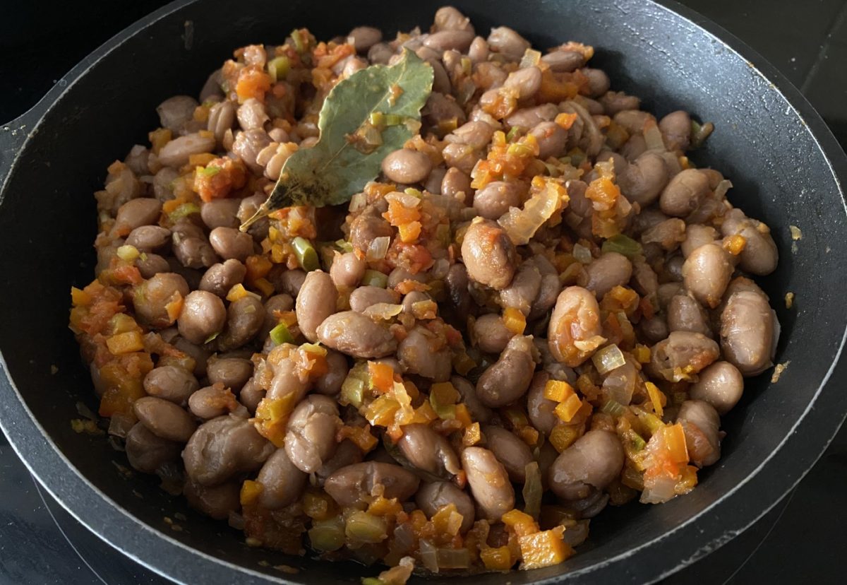 Codorniz confitada con alubias rojas. Un rico guiso de legumbres