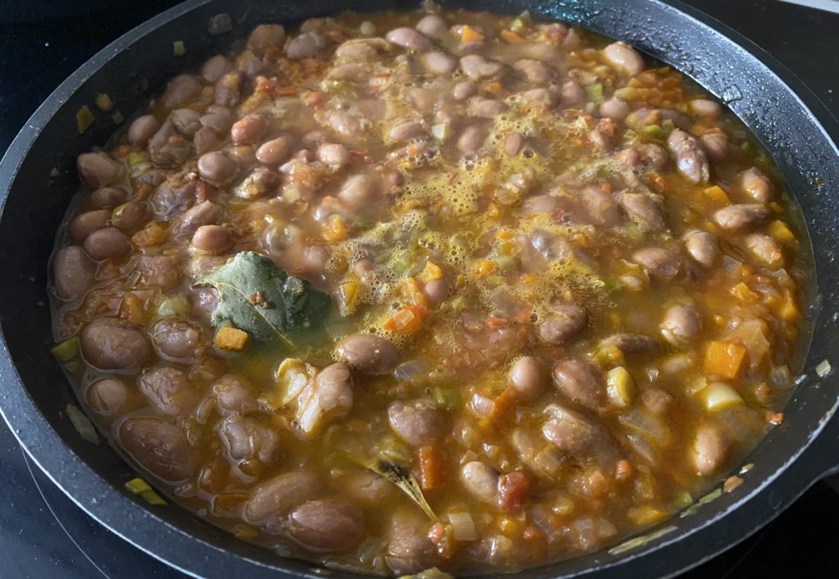 Codorniz confitada con alubias rojas. Un rico guiso de legumbres