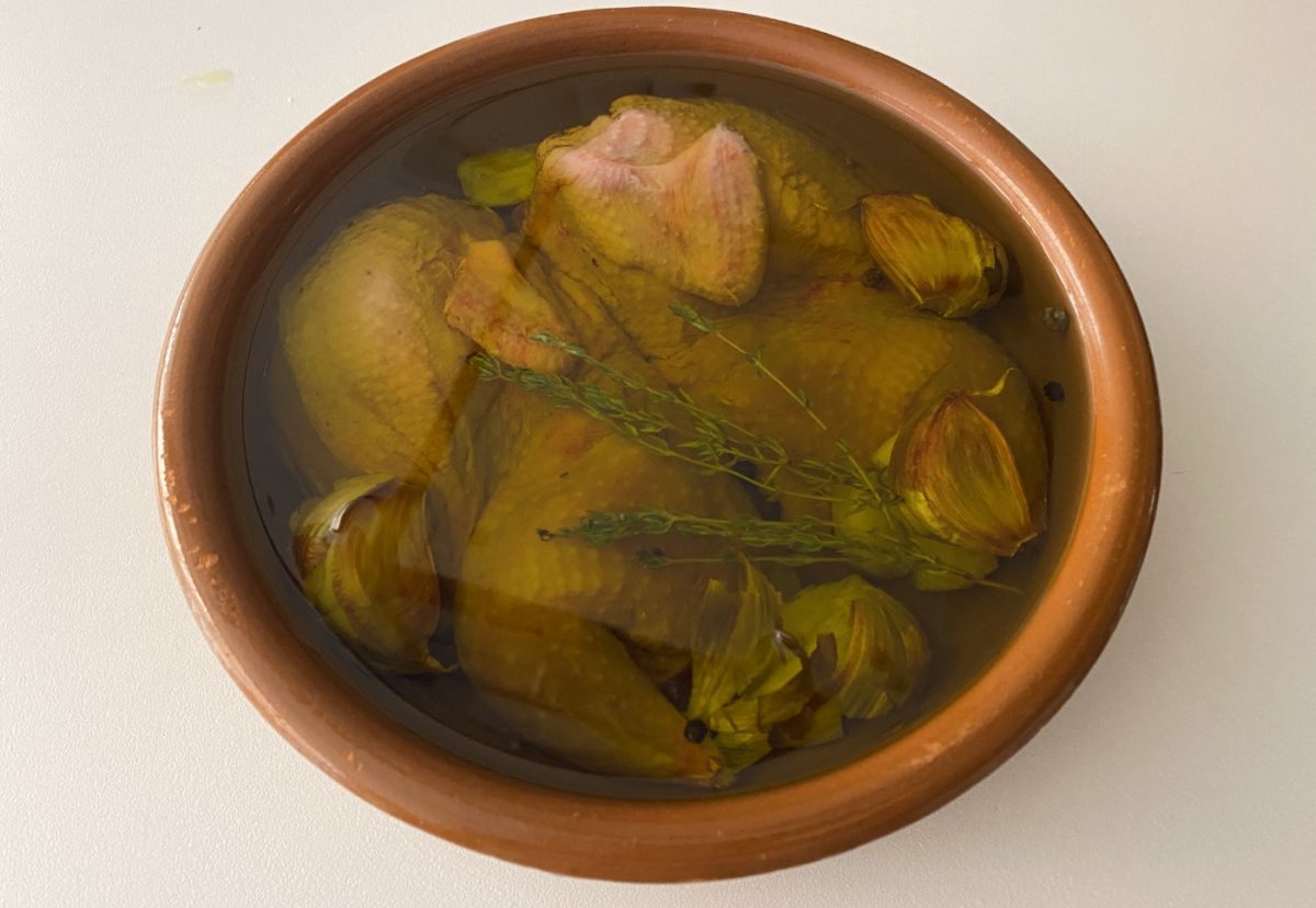 Codorniz confitada con alubias rojas. Un rico guiso de legumbres