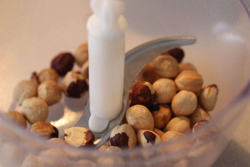 Cómo elaborar mantequilla o crema de frutos secos. Mantequilla de cacahuete, almendra, avellana...