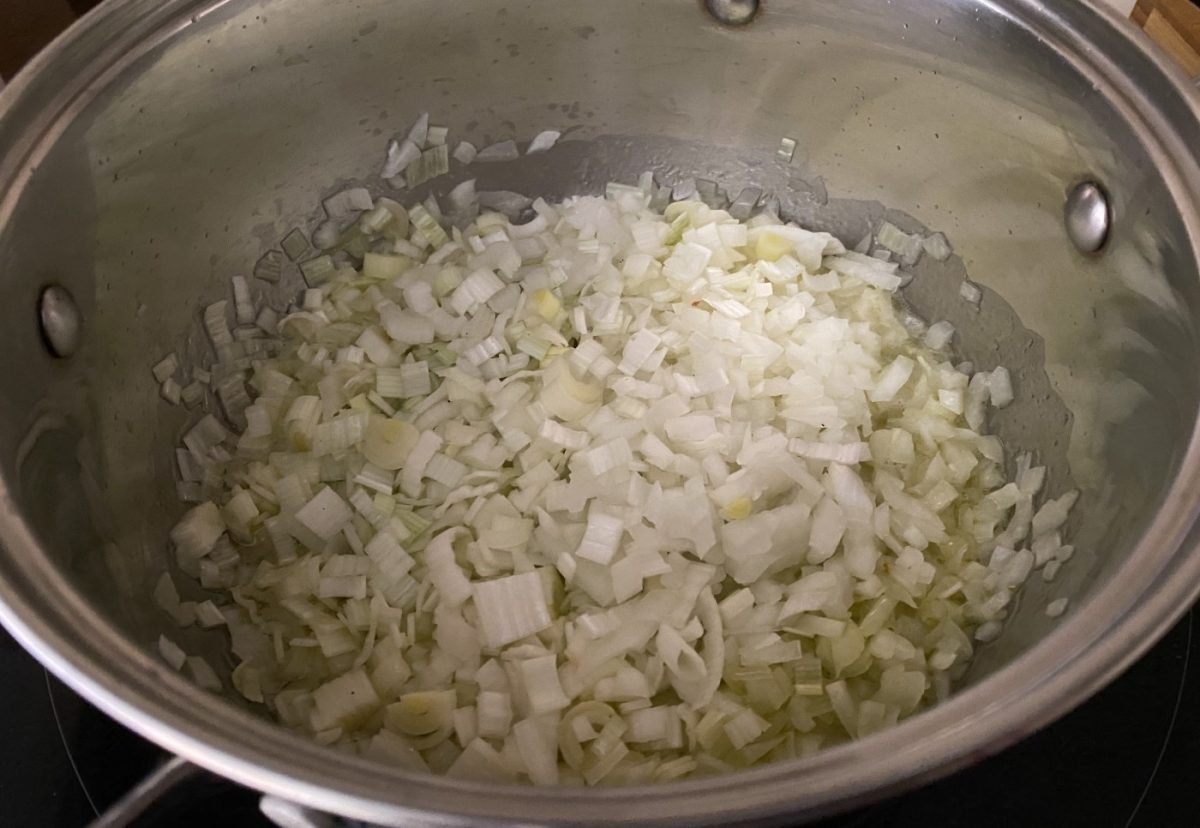 Crema de pollo casera. Una receta rápida para los días fríos
