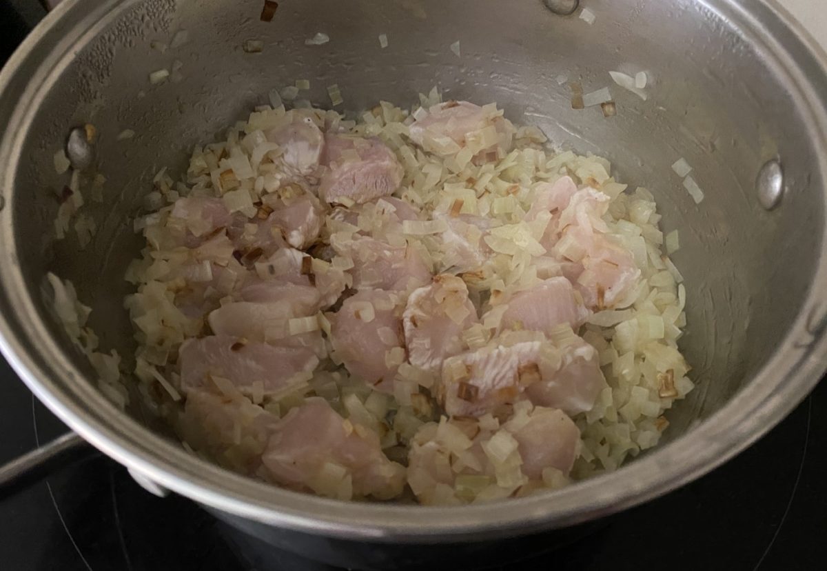 Crema de pollo casera. Una receta rápida para los días fríos