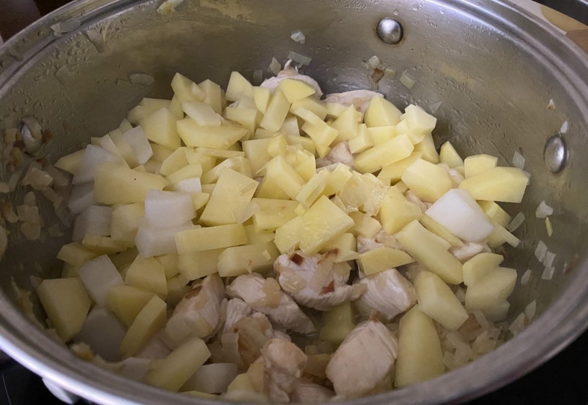 Crema de pollo casera. Una receta rápida para los días fríos