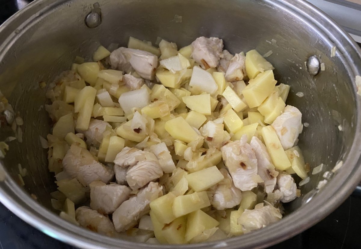 Crema de pollo casera. Una receta rápida para los días fríos