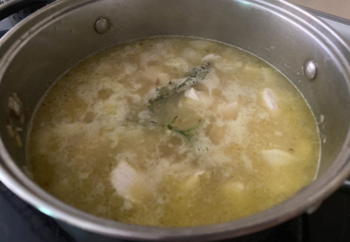 Crema de pollo casera. Una receta rápida para los días fríos