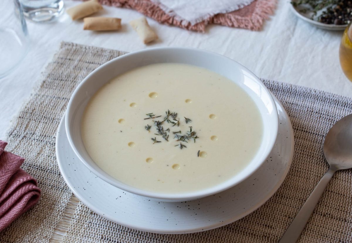Crema de pollo casera. Una receta rápida para los días fríos