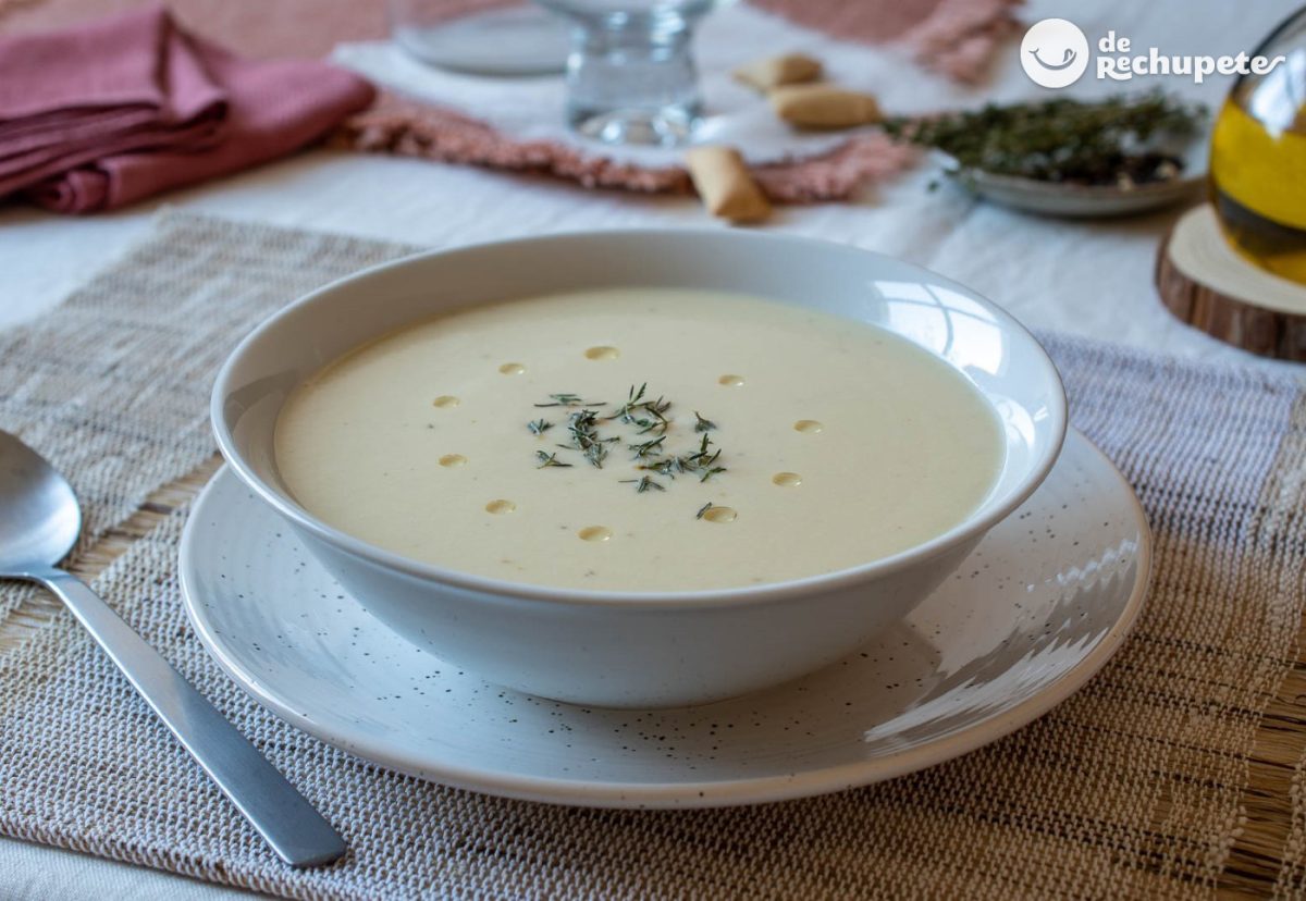 Crema de pollo casera. Una receta rápida para los días fríos