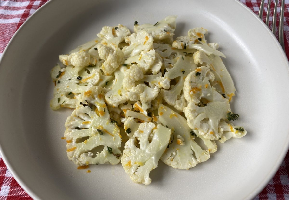 Ensalada de coliflor mediterránea. Perfecta para los días de calor