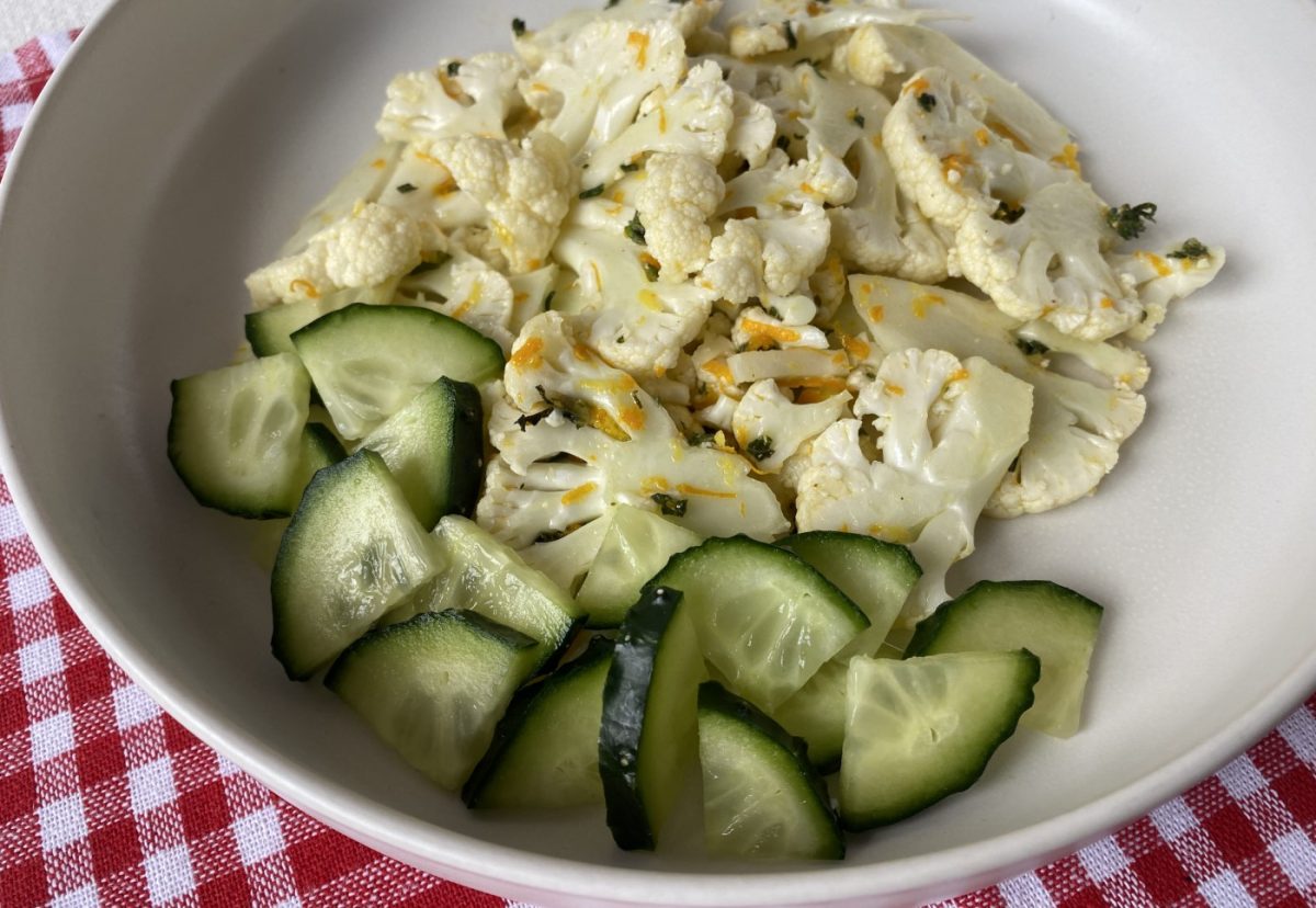 Ensalada de coliflor mediterránea. Perfecta para los días de calor